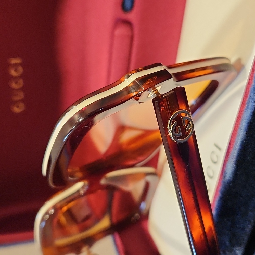 Auth‼️ GUCCI SUNGLASSES EUC - Picture 3 of 8